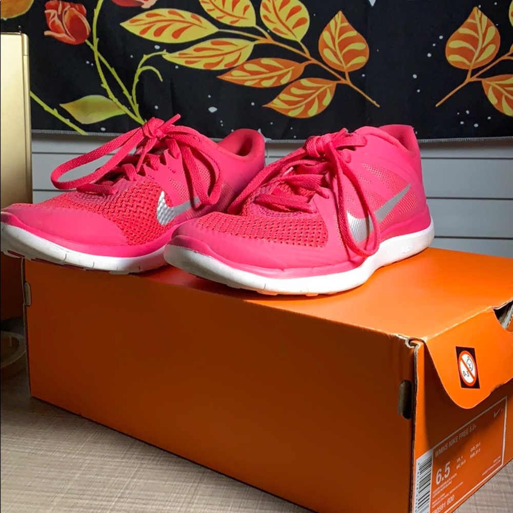 Women’s Nike Freeruns 4.0 Size 6